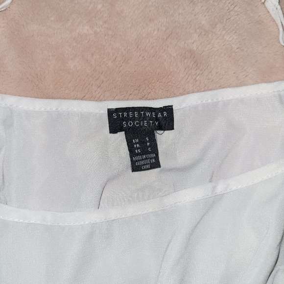 Romper - Picture 2 of 4